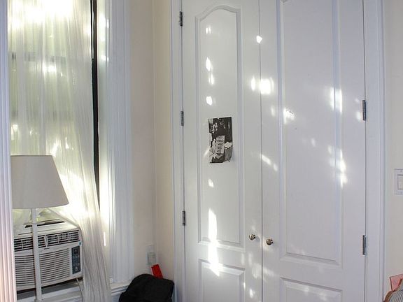 3rd image of 1140 Dean St APT 3