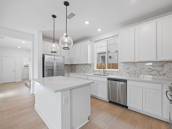 4th image of 445 Prosecco Way
