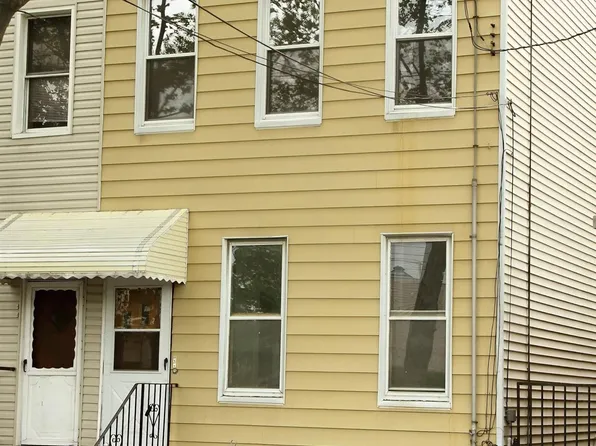 338 Bramhall Avenue image 1 of 14