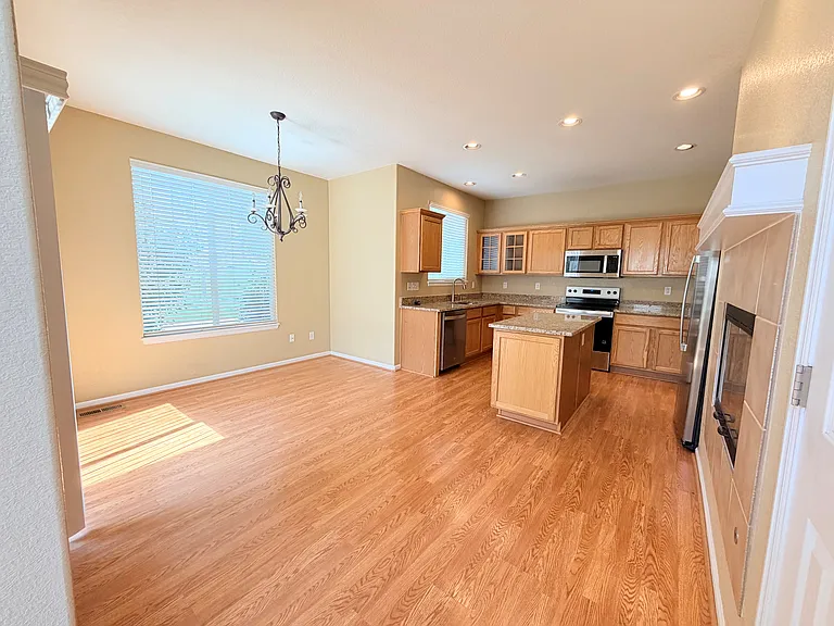 10701 Evondale St — Photo 4