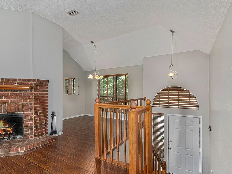 588 Lake Forest Dr — Photo 9