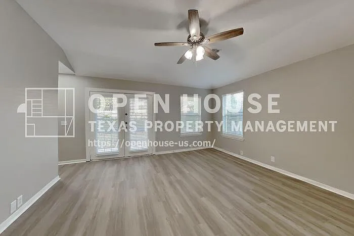 3 bed, 2.0 bath, 1759 sqft, $2,050 — Photo 4
