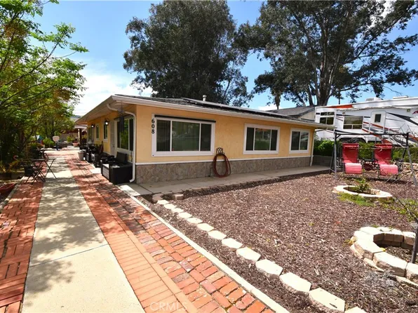 608 W Pottery St, Lake Elsinore, CA 92530