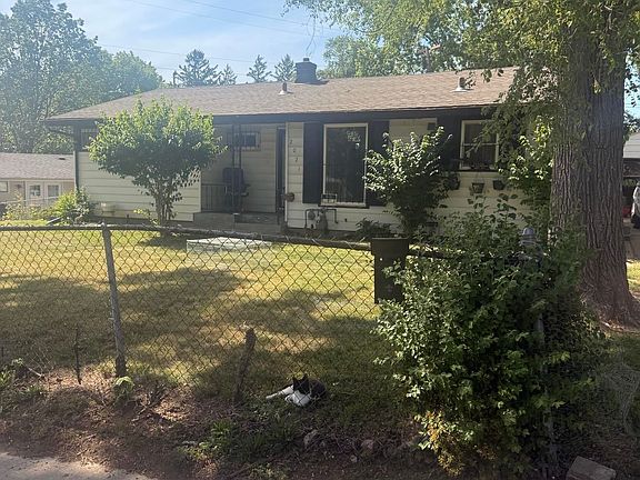 3rd image of 2021 Loomis St