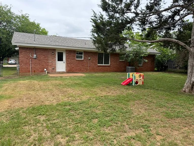 1311 Manor Dr — Photo 24