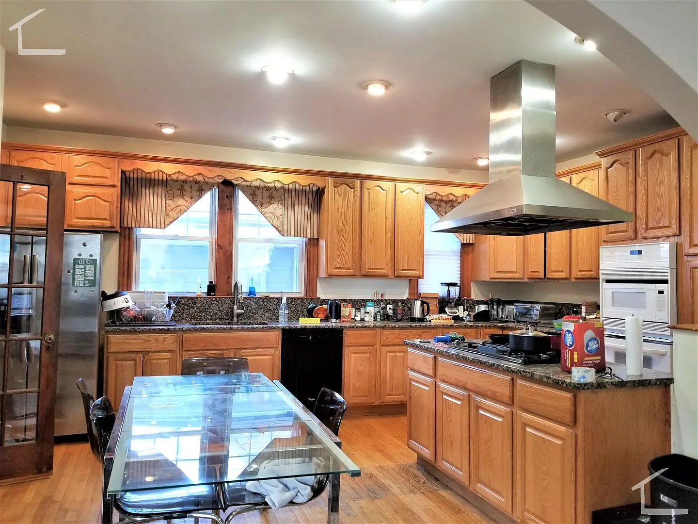 Huge 5 bed 3 bath unit located in Coolidge Corner by BU! — Photo 4