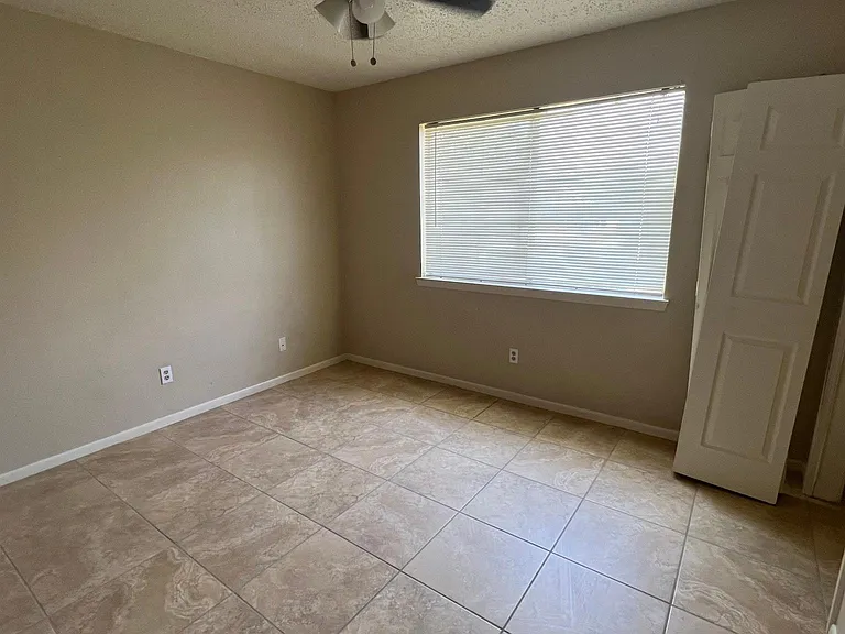 2110 Hunt Dr #B — Photo 4
