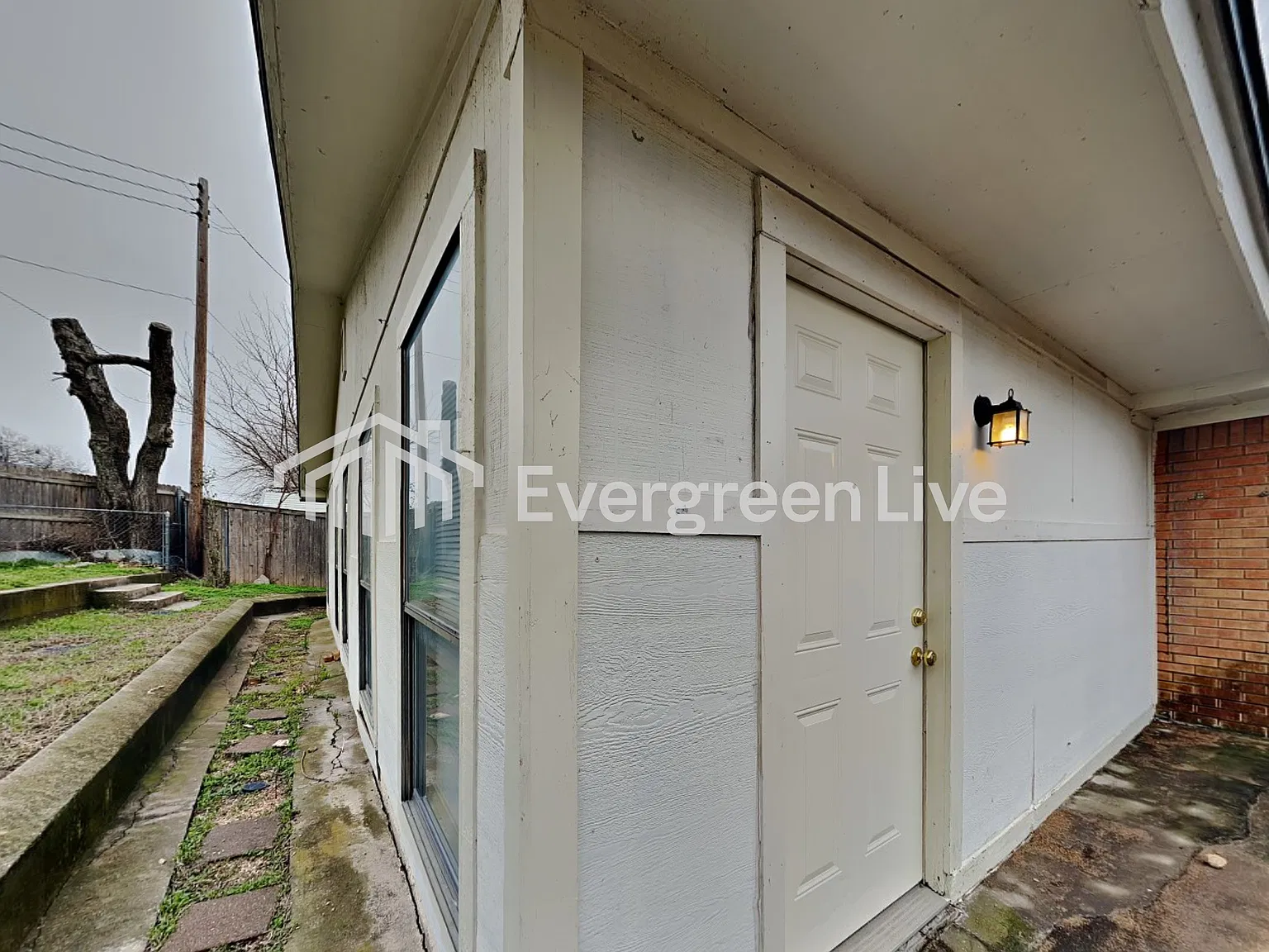 4 bed, 2.0 bath, 2340 sqft, $2,045 — Photo 3