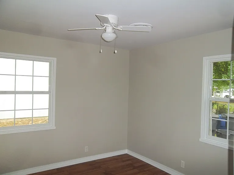 2832 Holiday Ln — Photo 12