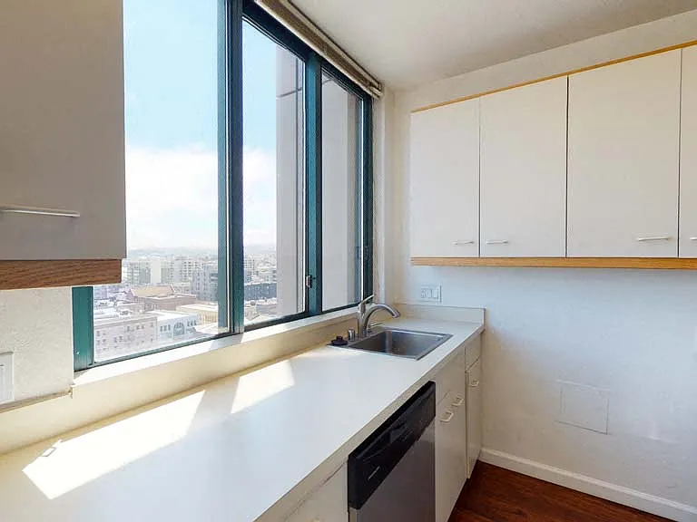 Trinity Towers Apartments — Photo 107