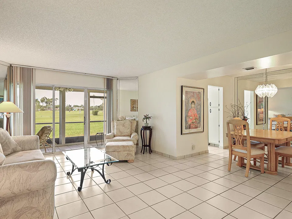 3951 Via Poinciana #114