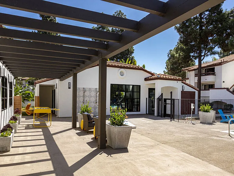 La Jolla Blue Apartments — Photo 26