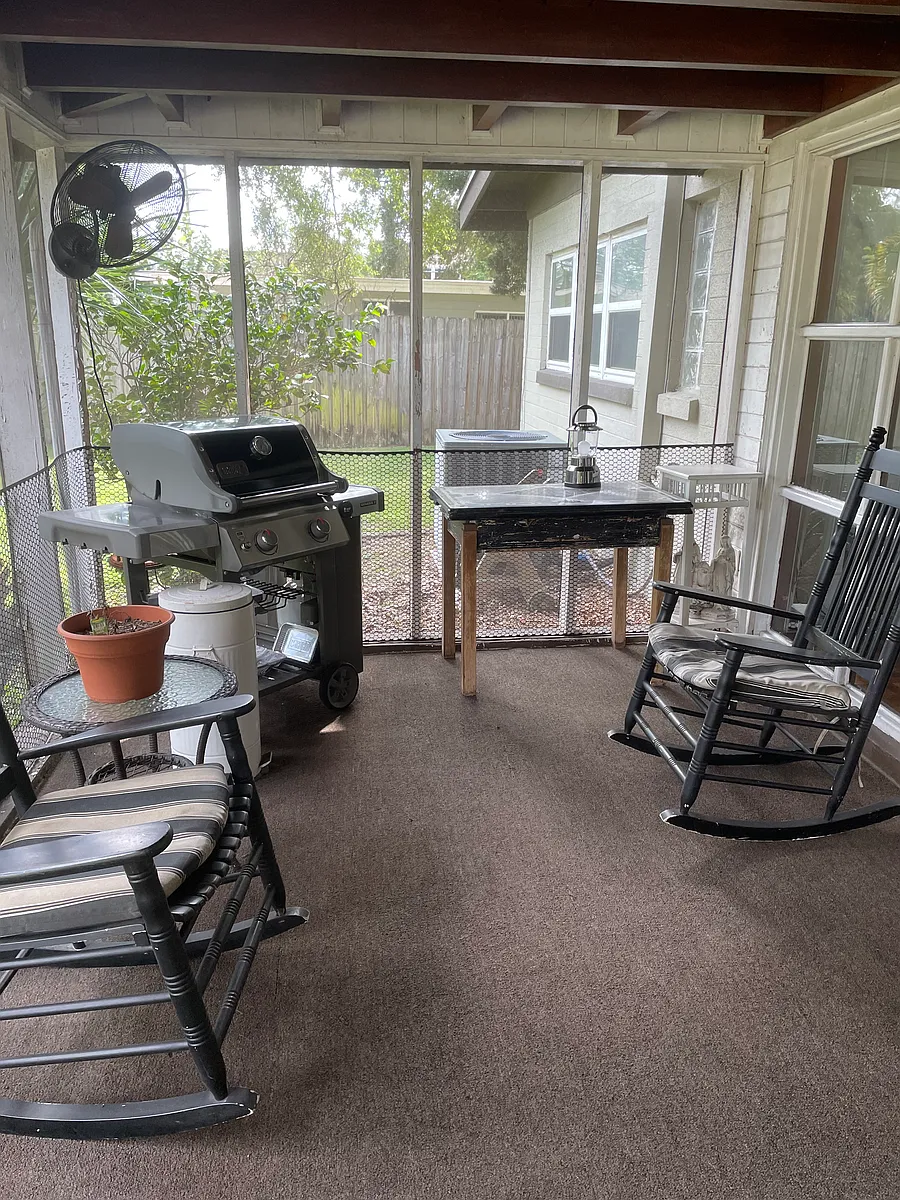 Patio - E End Ave