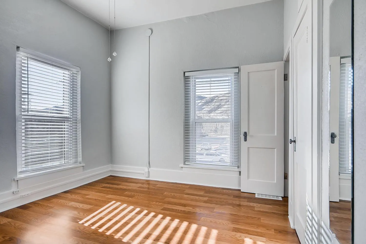 1015 Ford St — Photo 4
