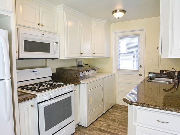 5th image of 23821 Hillhurst Dr