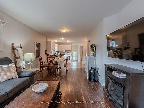 4th image of 459 King St W