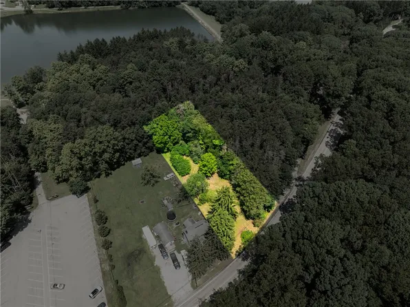 167 Twin Lakes Rd, Latrobe, PA 15650