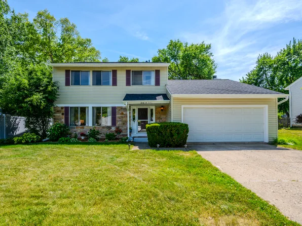 30W071 Elmwood Ct, Warrenville, IL 60555