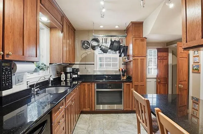 1812 N Hancock St — Photo 9