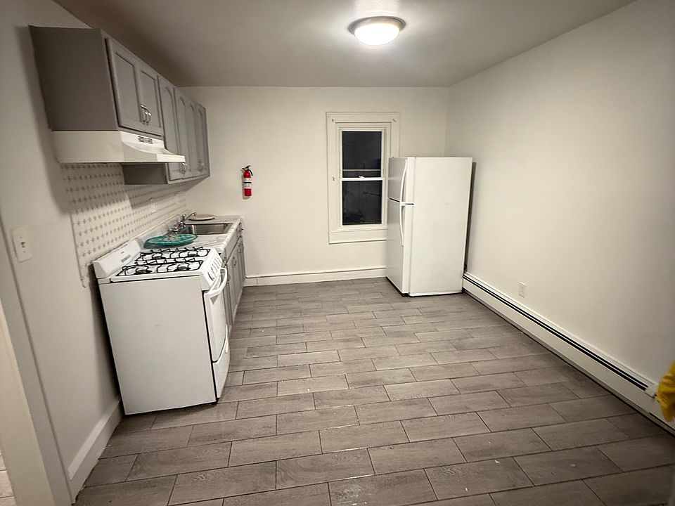 1st image of 1125-1127 Swetland St #4