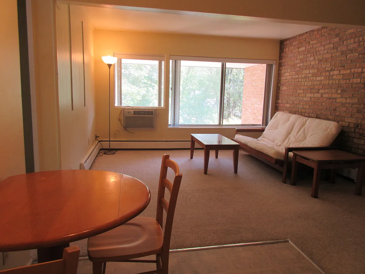 Building Photo - 935 Dewey Ave