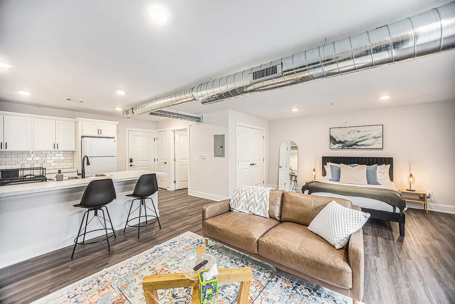 1 bed, 1.0 bath, 570 sqft, $2,854 — Photo 1