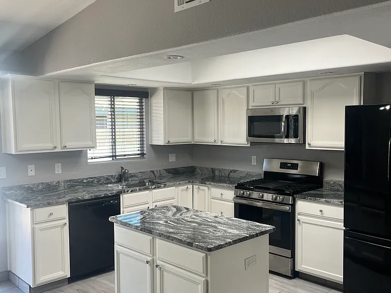 1950 Davis Ave — Photo 26
