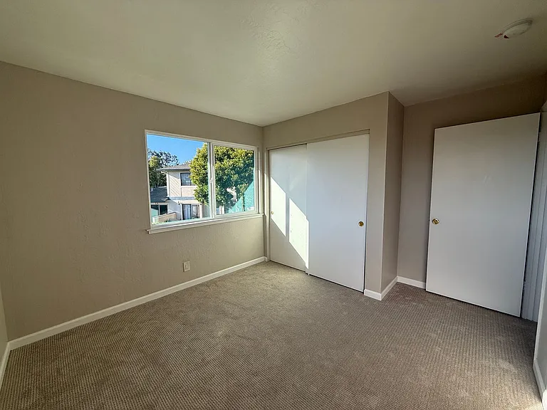 253 Green Meadow Dr #C — Photo 10