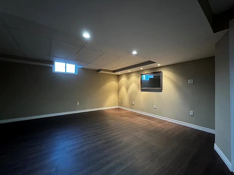 37 Northcliffe Cres — Photo 11