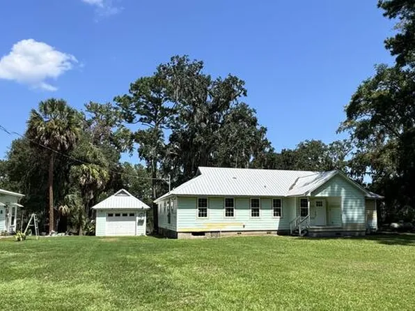 893 E 1st St, Midway, GA 31320