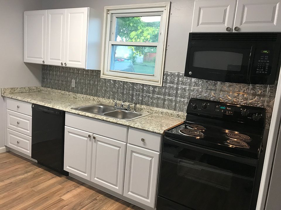 2nd image of 413 Melissa Ct