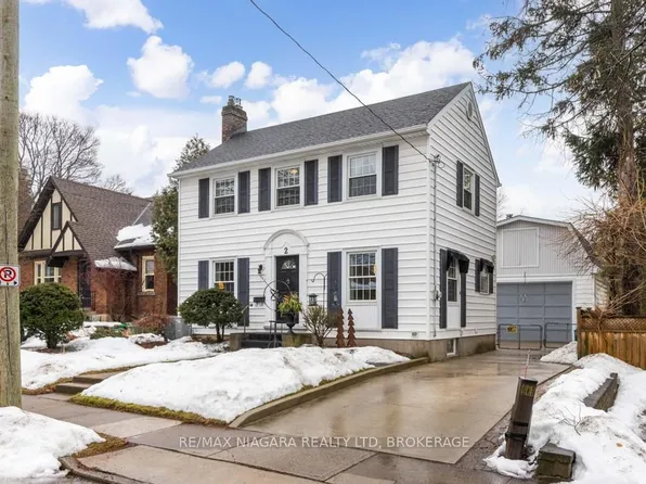 2 Gardiner Pl, Saint Catharines, ON L2R 1Y8
