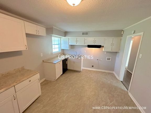 2nd image of 4811 Bradford Dr