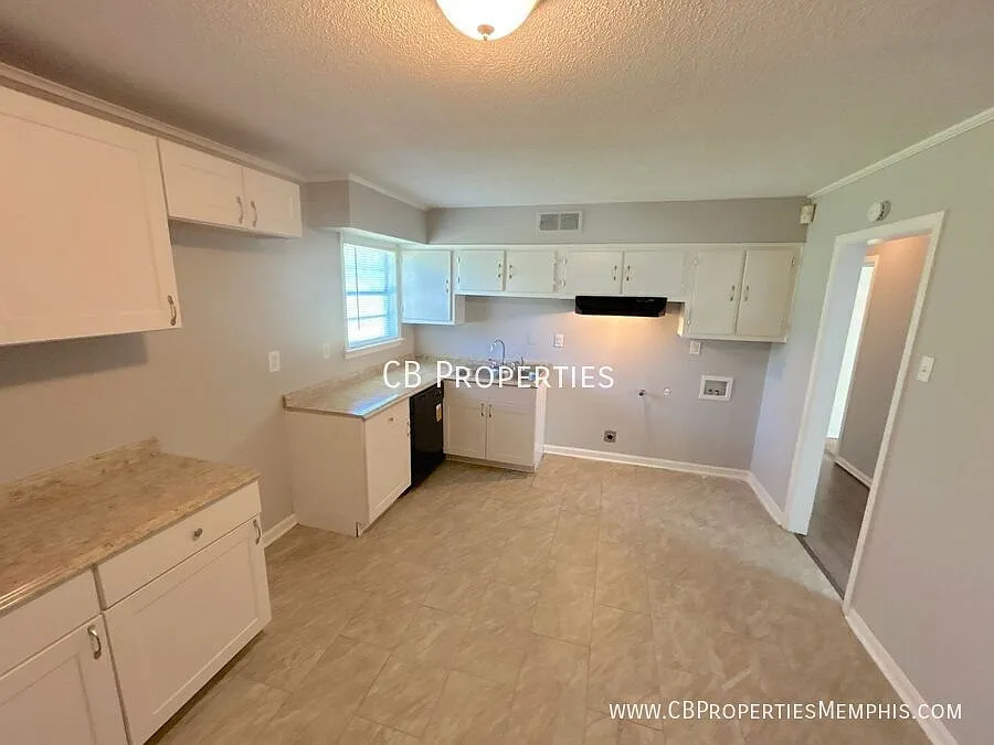Building Photo - 4811 Bradford Dr
