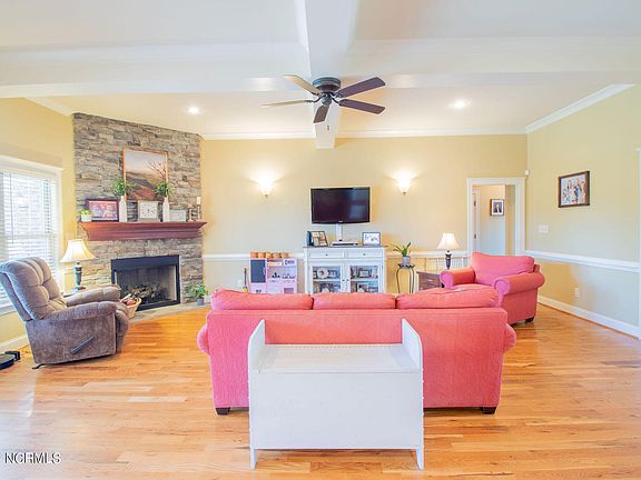 5th image of 203 Ashland Drive