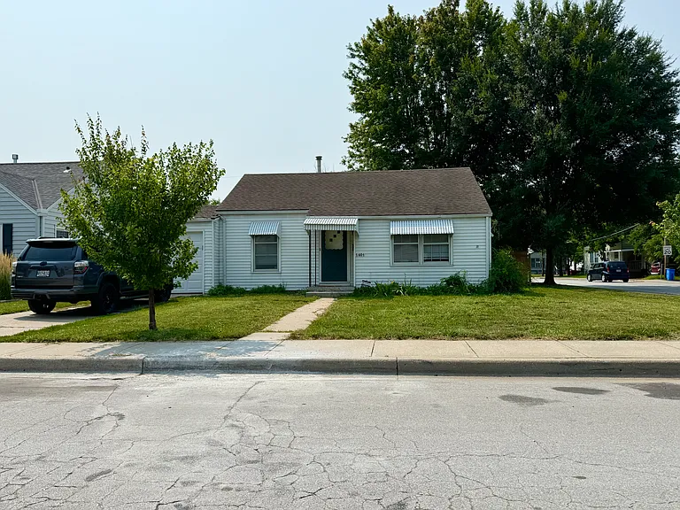 1401 E 23rd Ave — Photo 1