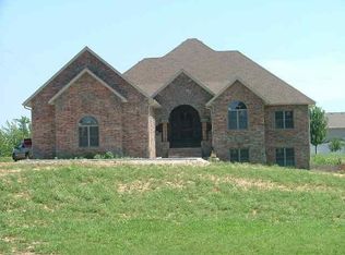 2640 Windbrook Ln, Lebanon, MO 65536