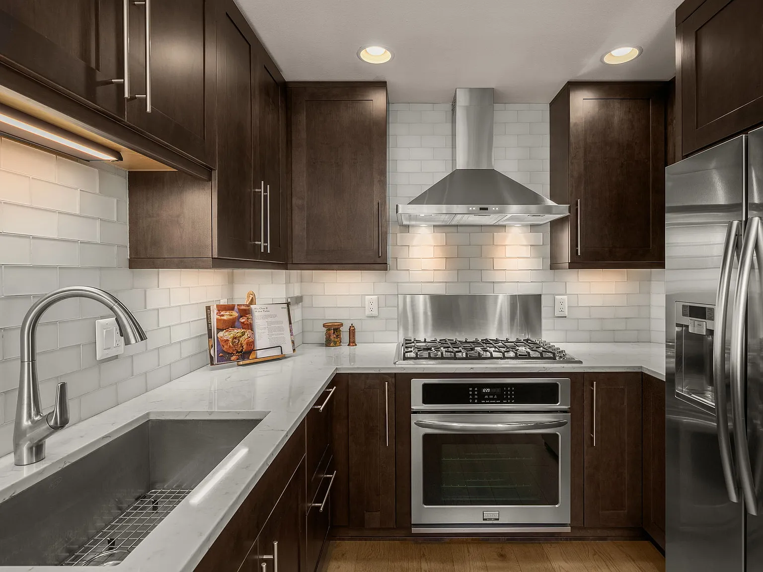 3 bed, 3.5 bath, 1735 sqft, $4,850 — Photo 2