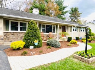 8 Chateau Dr, Whitesboro, NY 13492