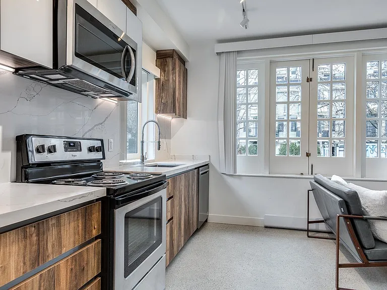 1170 Barclay St #107 — Photo 7