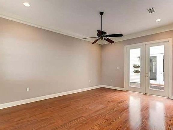 3rd image of 130 W Esplanade Ave