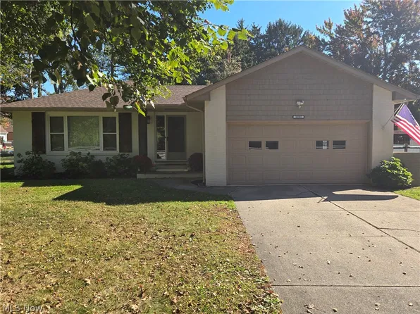 38902 Johnnycake Ridge Rd, Willoughby, OH 44094