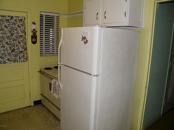 5th image of 141 W 41st St