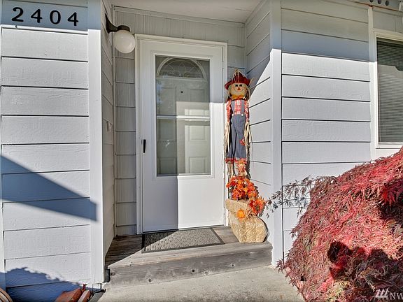 4th image of 2404 26th St SE
