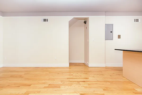 Rented by Nooklyn NYC LLC | media 19