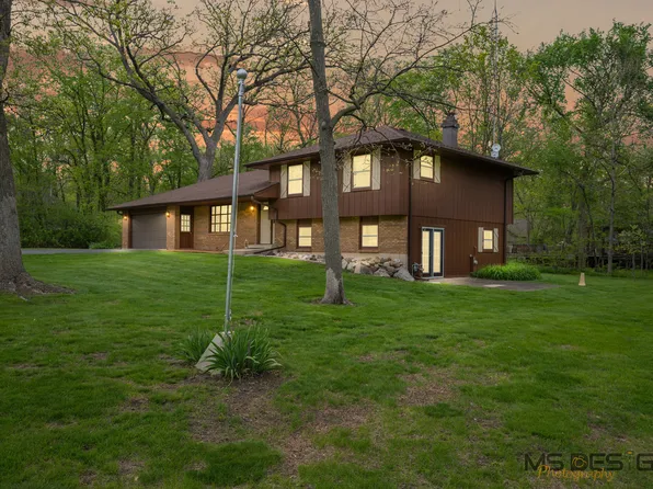 12725 Ellen Dr, Genoa, IL 60135