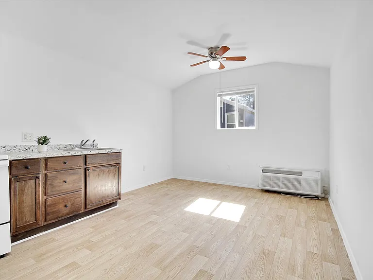 Tiny Apartment Rentals — Photo 45