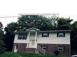 2411 Hampshire Dr, Charleston, WV 25387