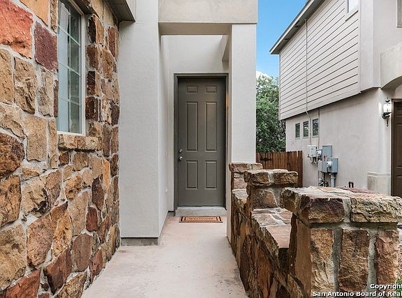 3rd image of 21626 Andrews Gdn