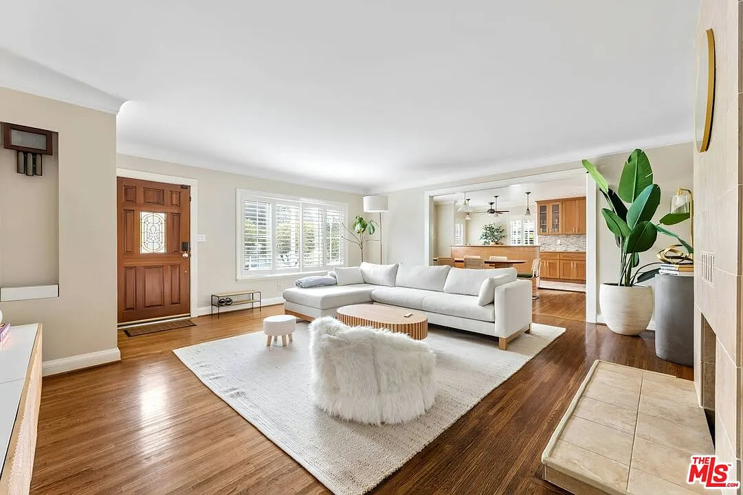 4 bed, 3.0 bath, 2217 sqft, $9,000 — Photo 3
